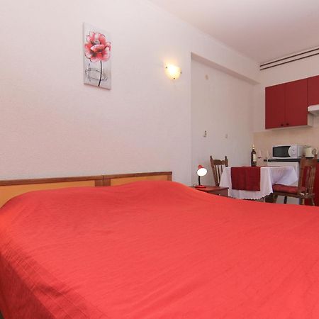 Family Friendly Apartments With A Swimming Pool Baska Voda, Makarska - 12442 Zimmer foto