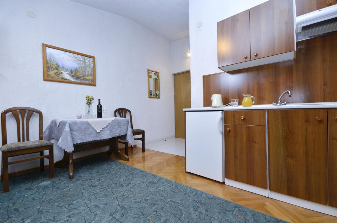 Family Friendly Apartments With A Swimming Pool Baska Voda, Makarska - 12442 Exterior foto