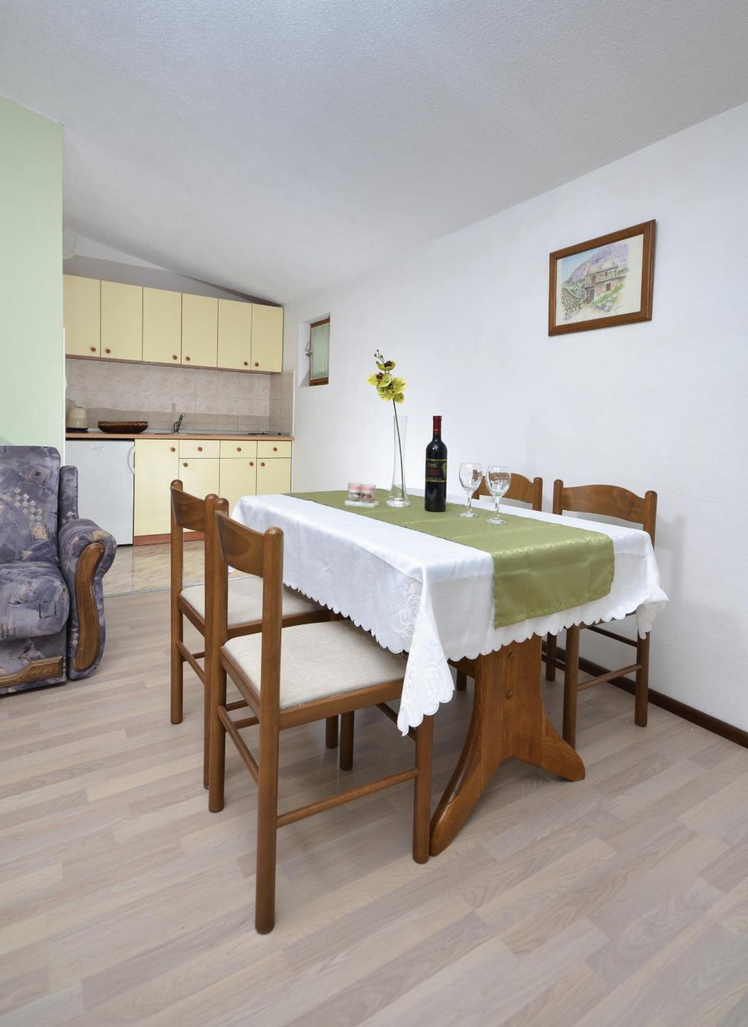 Family Friendly Apartments With A Swimming Pool Baska Voda, Makarska - 12442 Zimmer foto