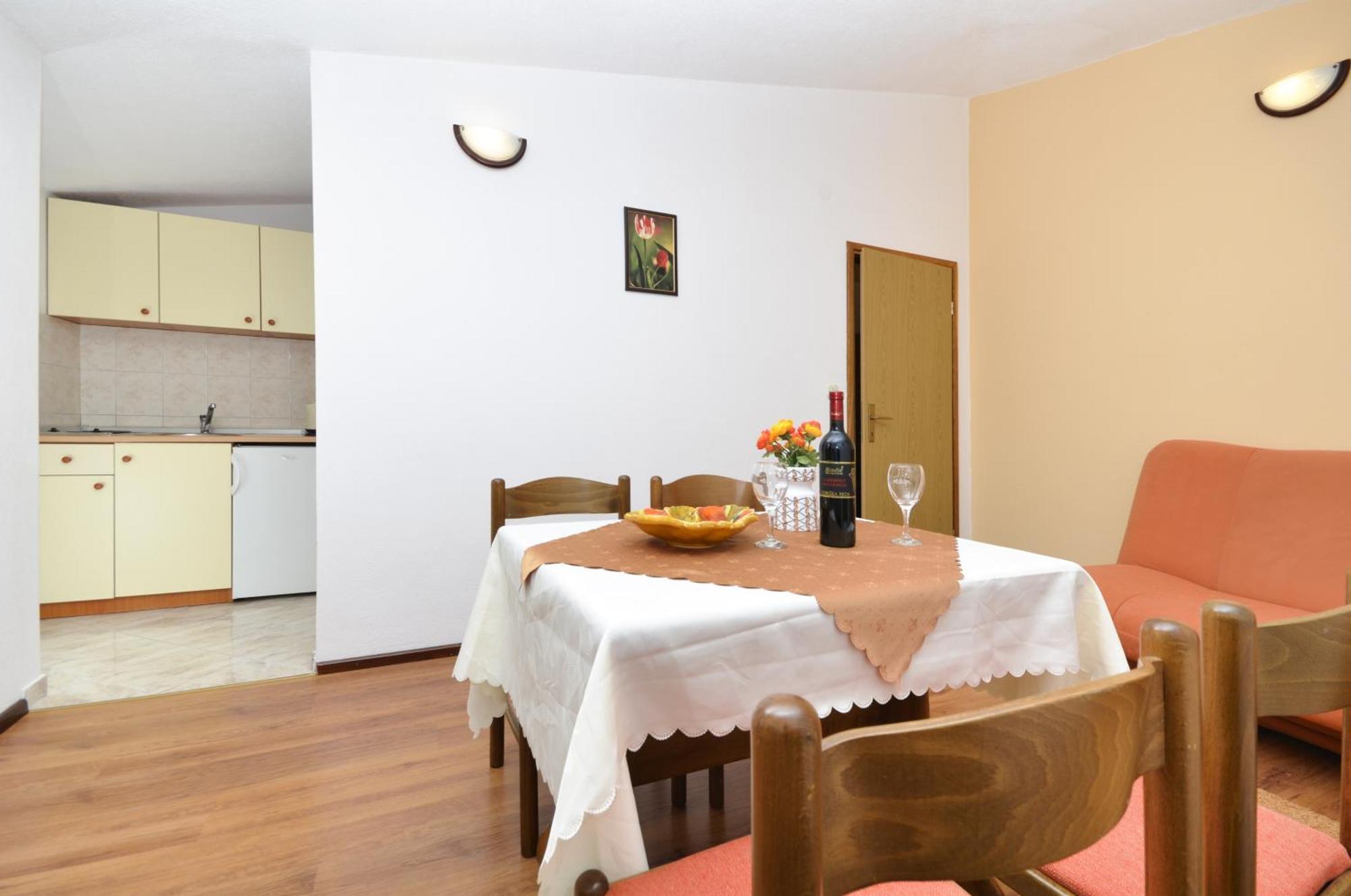 Family Friendly Apartments With A Swimming Pool Baska Voda, Makarska - 12442 Zimmer foto