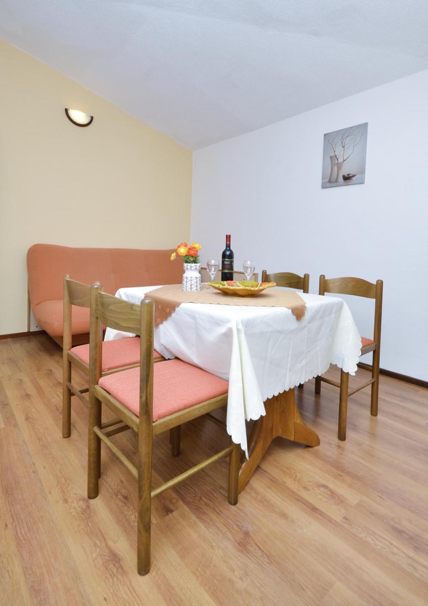 Family Friendly Apartments With A Swimming Pool Baska Voda, Makarska - 12442 Zimmer foto